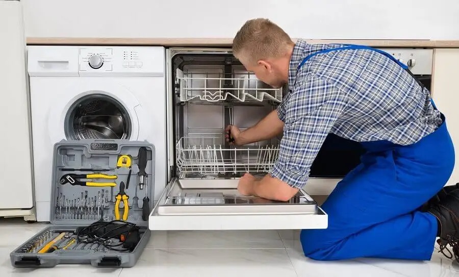 Çubuk Siemens servisi teknisyen ekibi beyaz eşya tamiri yaparken